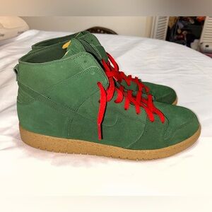 NWOB NIKE SB Dunk High Pro Devon Gorge Green Suede sneakers shoes. Size 14.